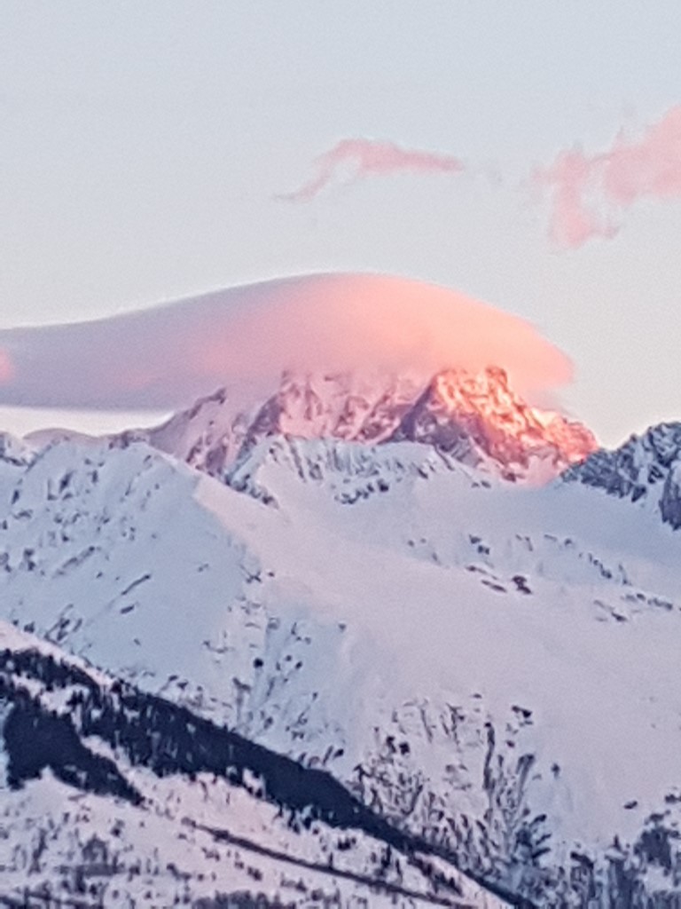 le mont blanc avec son chapeau